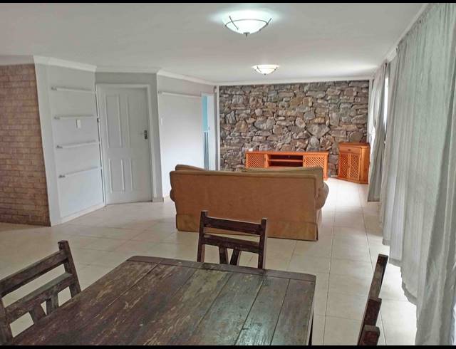5 BEDROOM HOUSE FOR SALE IN BLUFF